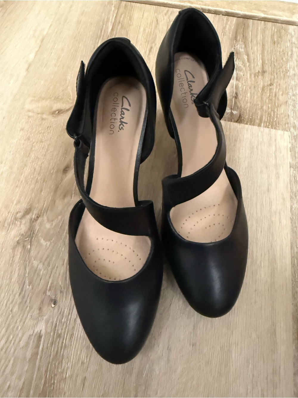 Clarks Black Women's Mary Jane Heeled Pumps with Strap